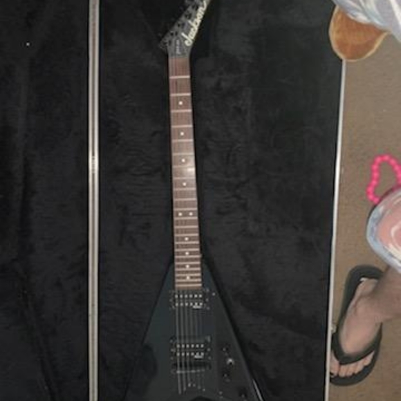 Jackson electric guitar with amp - Picture 1 of 3